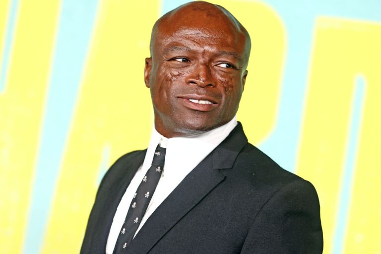 Seal-Loves-Fans-01-082922-dc48288213c74f4488cac9ead8896cdd
