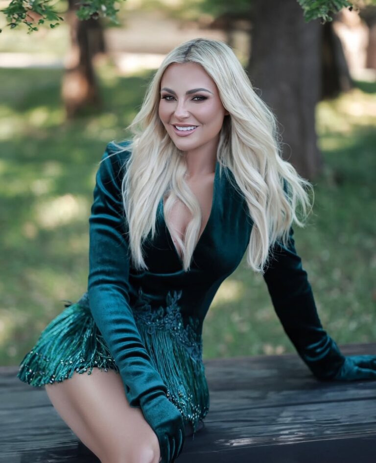 KARLIEN VAN